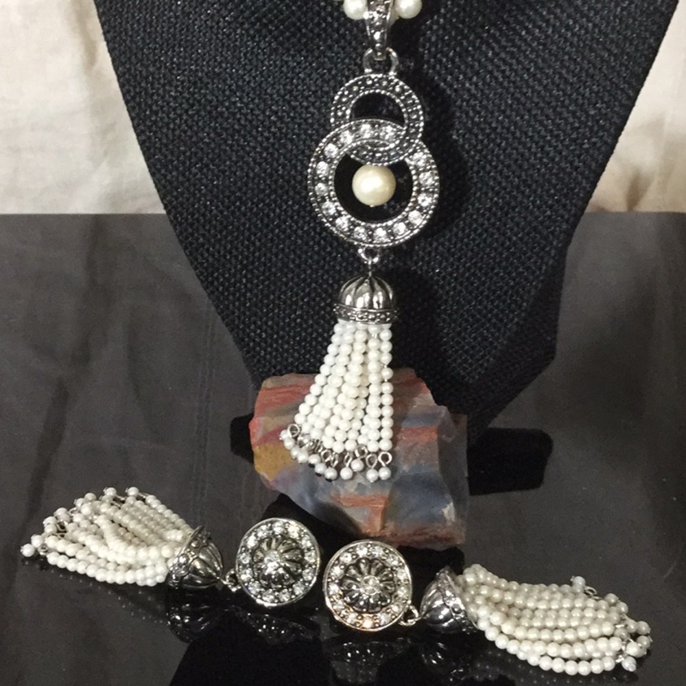 Vtg.Avon Silver White Pearl & Earring Bridal Set - Picture 2 of 5